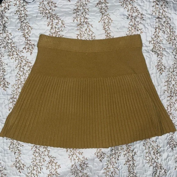 NWT Aerie Take Charge Wool Blend Ribbed Sweater Knit Mini Skirt in Golden Honey - Picture 3 of 8